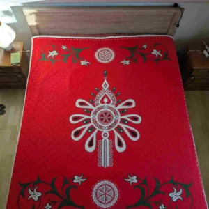 narzuta regionalna parzenica na czerwonym tle 11zon