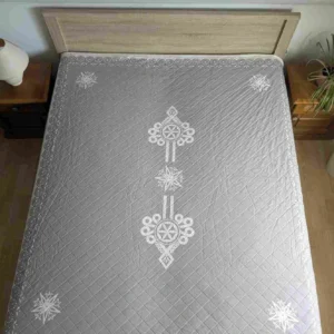 narzuta regionalna biała parzenica na szarym tle II 02